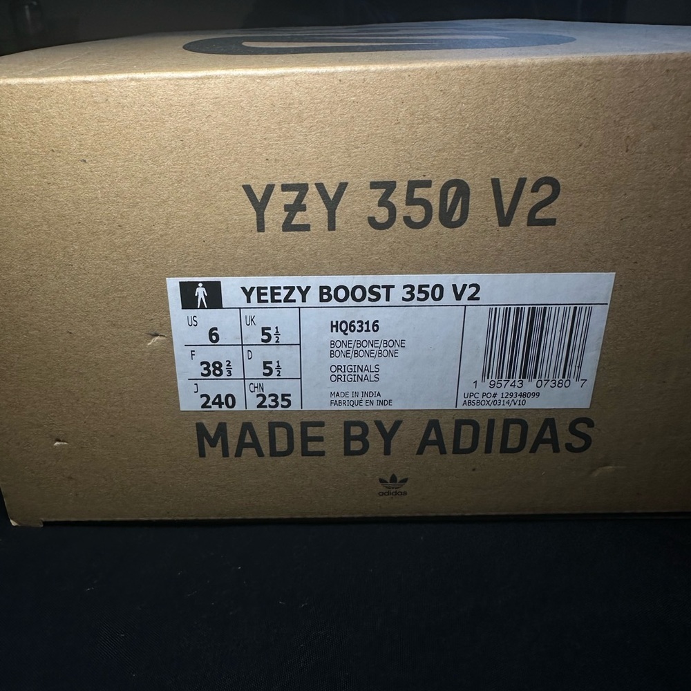 Yeezy V2 Sneakers